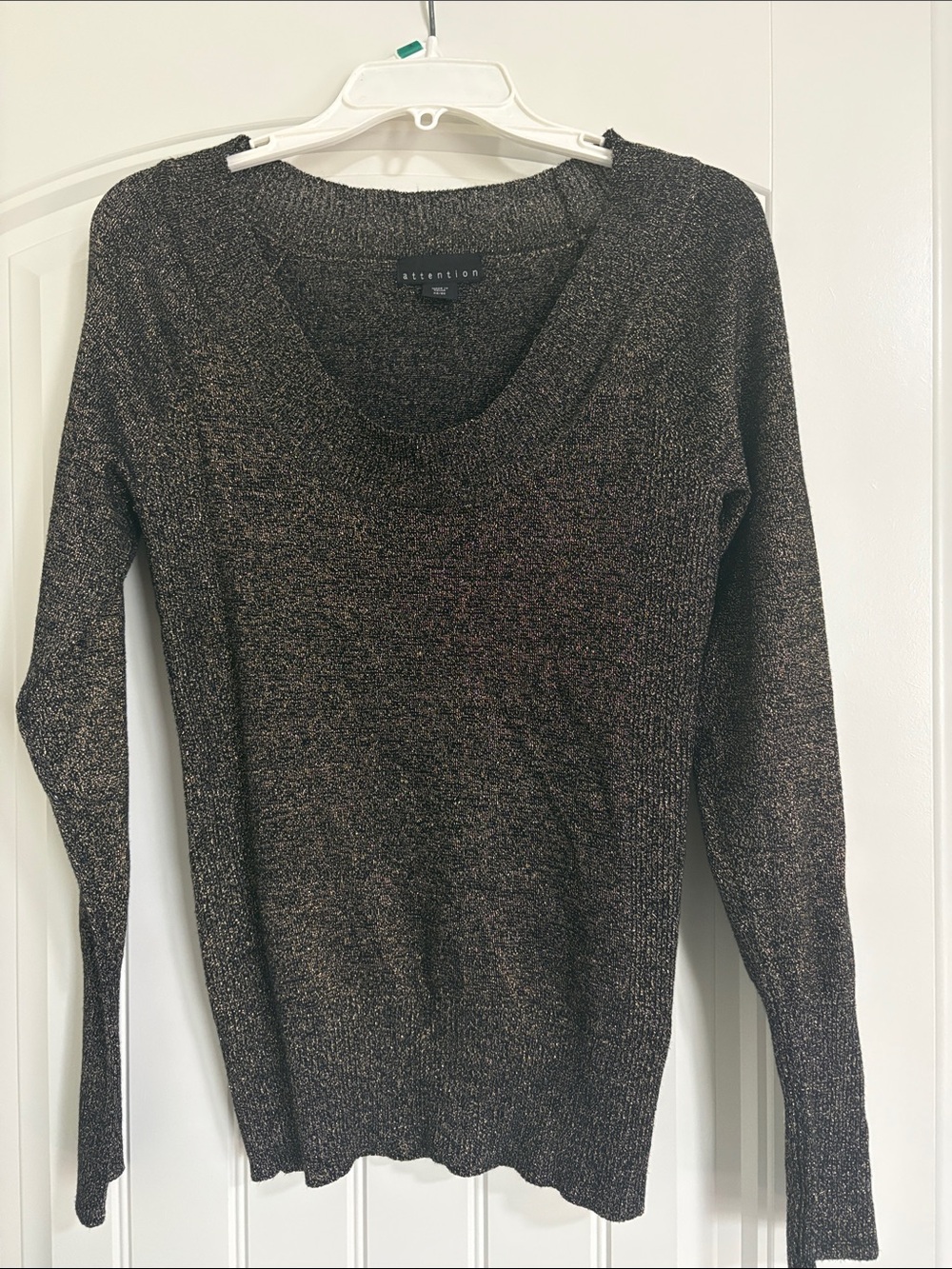 Attention Women's Black and Gold Scoop Neck Metallic Sweater